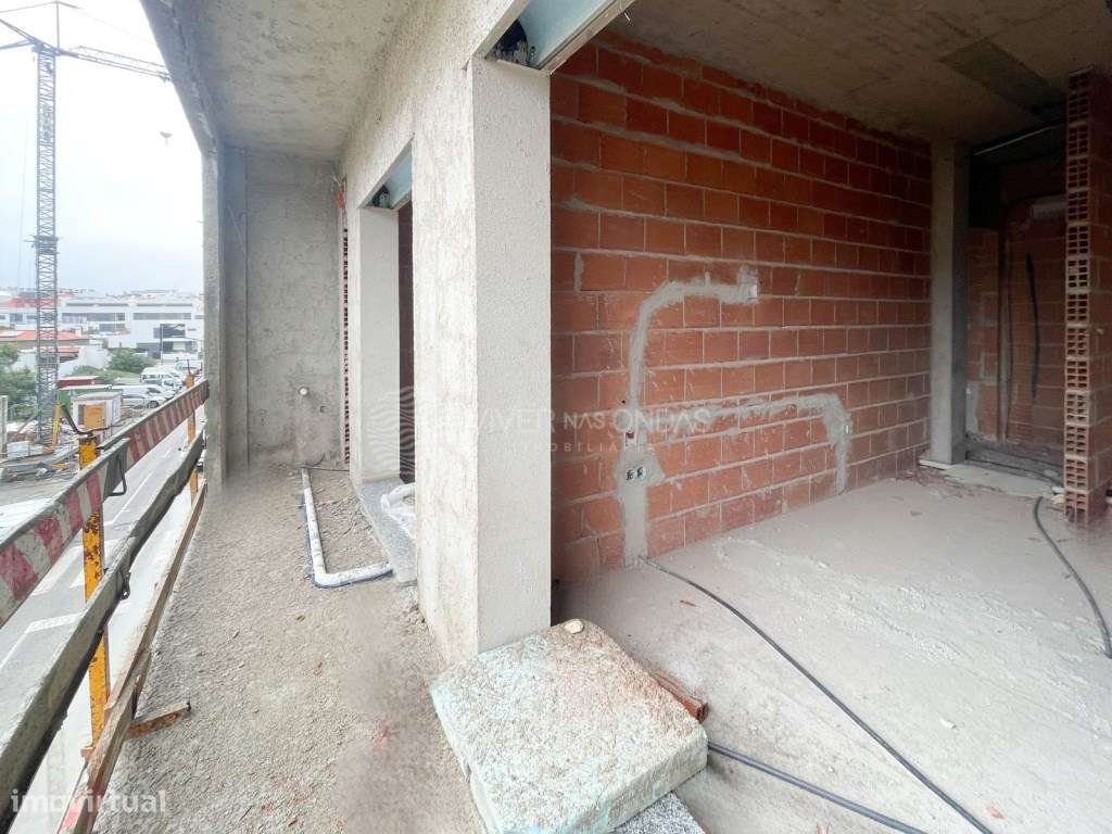 Apartamento T2 Duplex c/ garagem e varandas | Vale de Milhaços | Co... - Grande imagem: 2/46