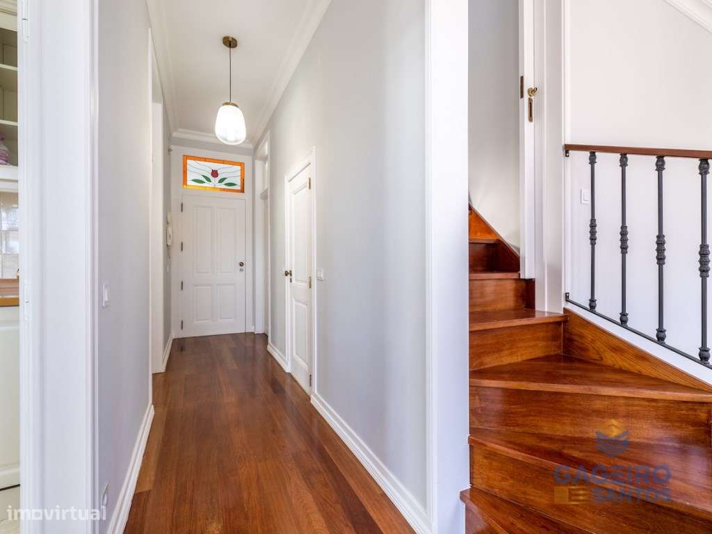 Apartamento Único com Charme Histórico e Conforto Moderno a Passos ...-28