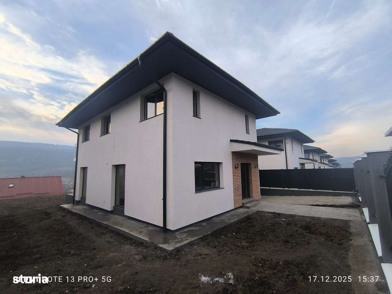 Oferta-Casa Finisata Eficienta Energetica-Garaj 32mp-Teren drept 583mp - Imagine principală: 5/8
