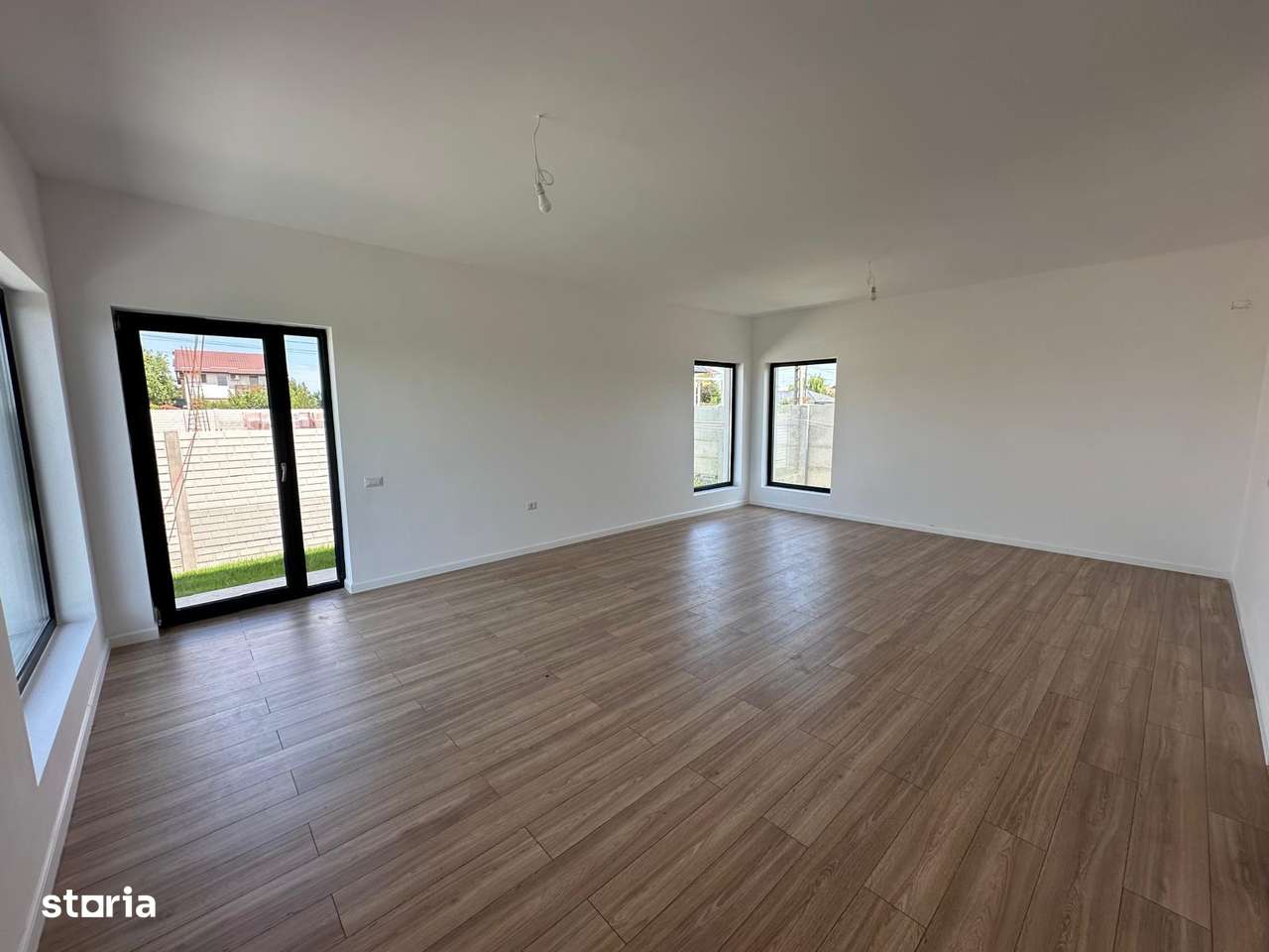 Casa cu teren 520 mp, incalzire in pardoseala si tripan in Domnesti-5