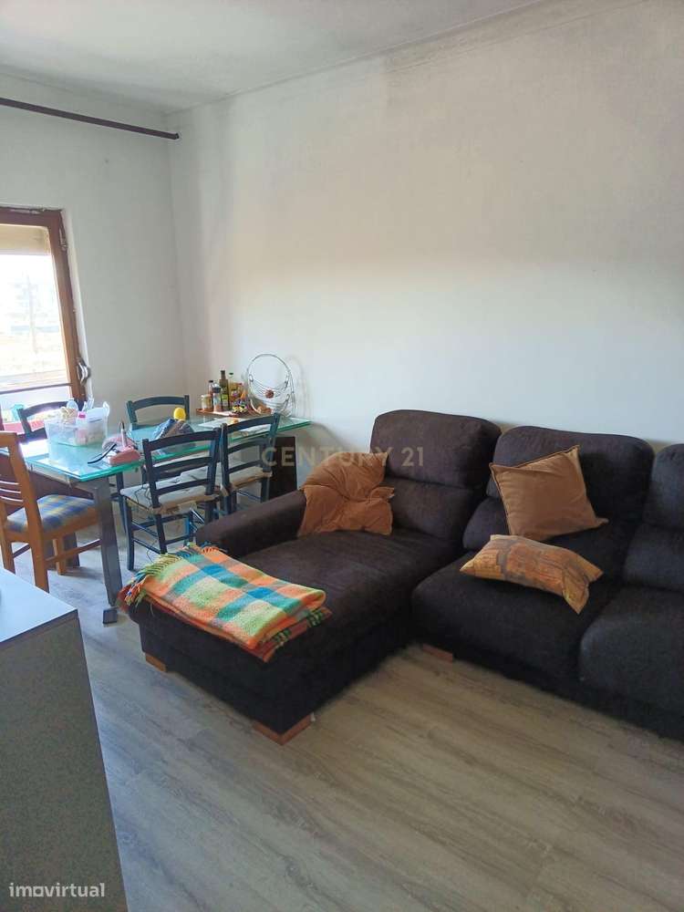T3 com Sótão Amplo e Potencial para Duplex — Torre da Marinha-18