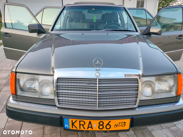 Mercedes-Benz Klasa E 200 - 17