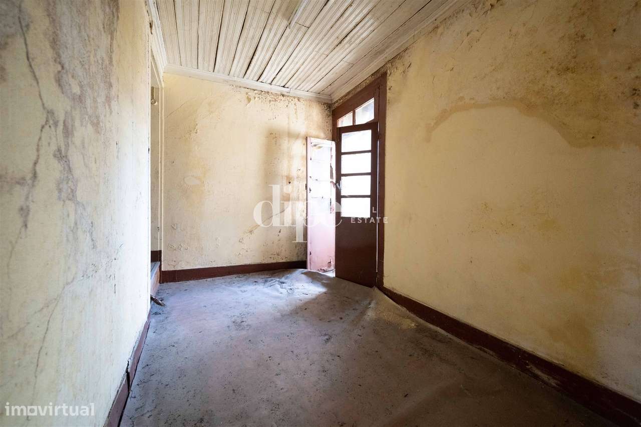 Prédio para restauro no centro de Guimarães - Grande imagem: 4/7