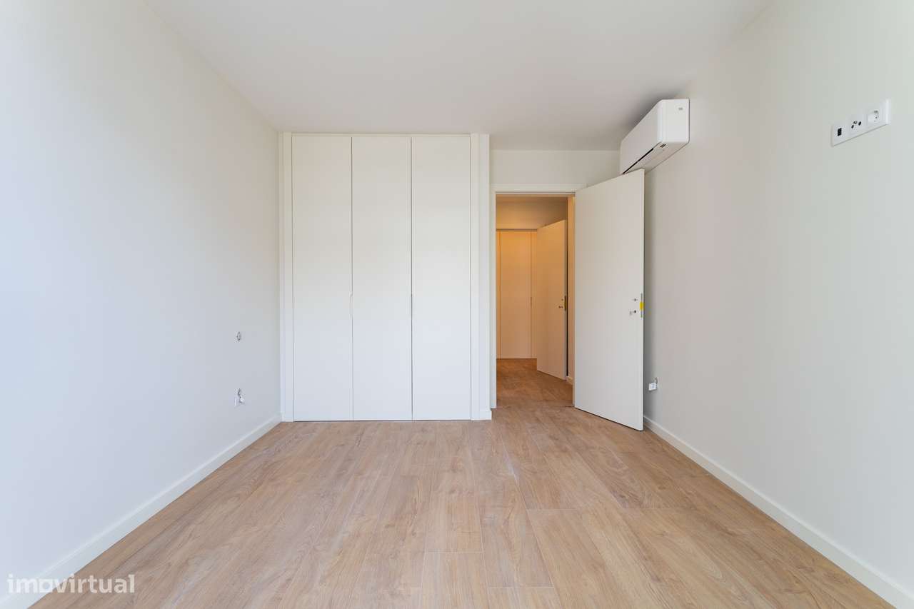 Apartamento T3 Novo a Estrear | 3 Suites | Vista Rio | Garagem Box | C-24