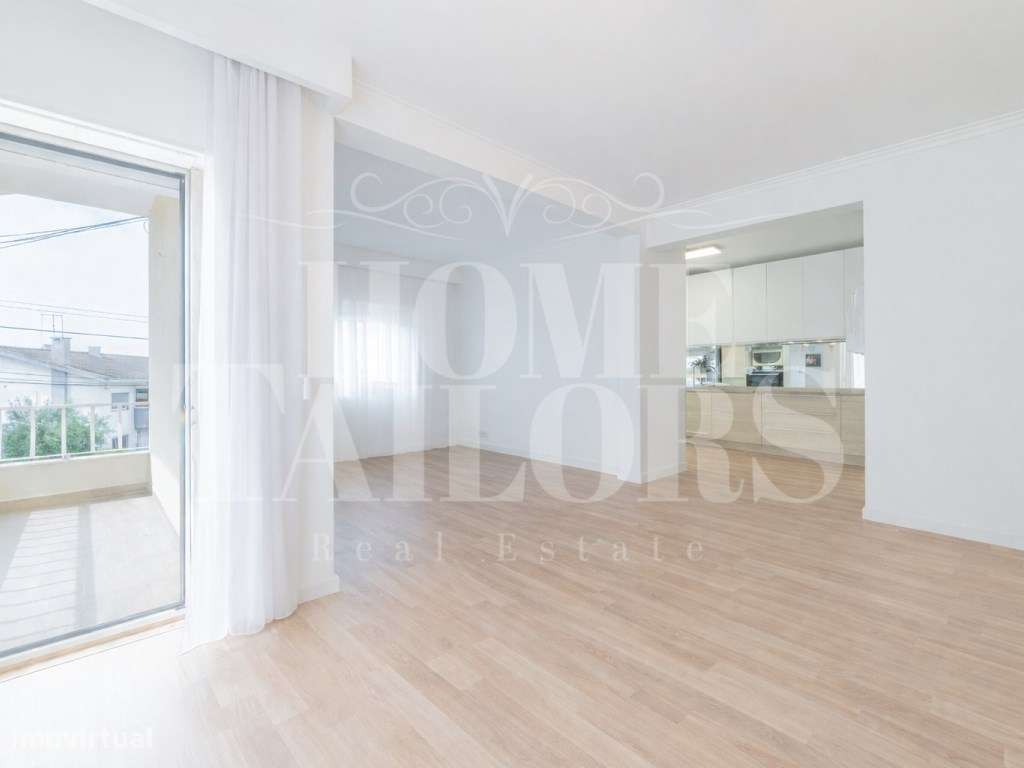 Duplex T4 Totalmente Renovado em Moradia Isolada Queijas - Grande imagem: 4/29