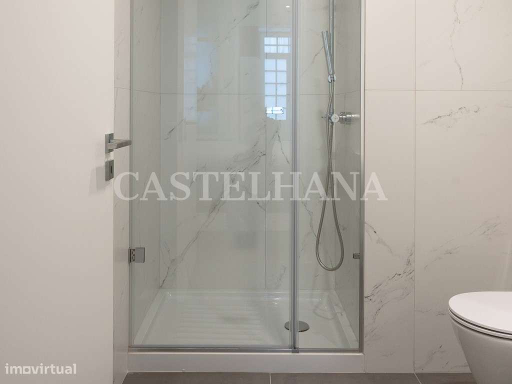 Apartamento T1+1 com varanda na zona histórica do Porto - Grande imagem: 3/68