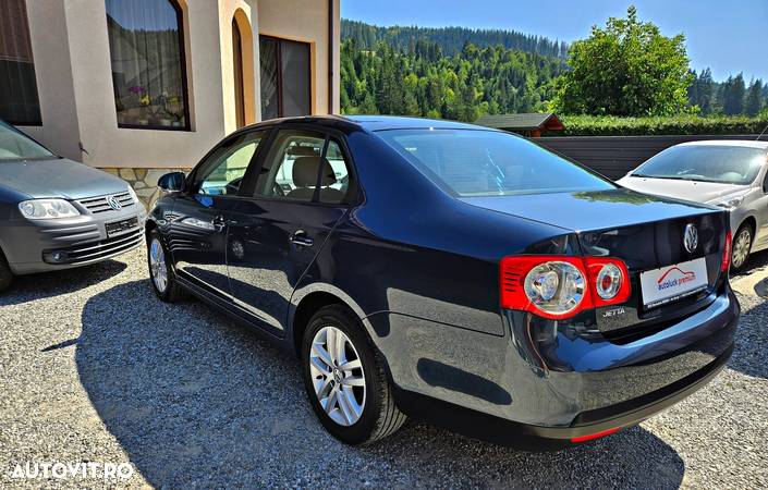 Volkswagen Jetta 1.6 Trendline - 14