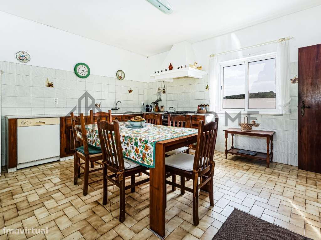 Moradia T3 e Apartamento T2 com Restaurante no Burgau-22