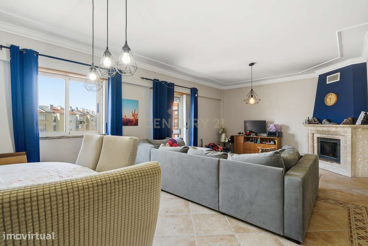 Apartamento T2 com Parqueamento no Centro da Moita — A 30 Minutos de L-10