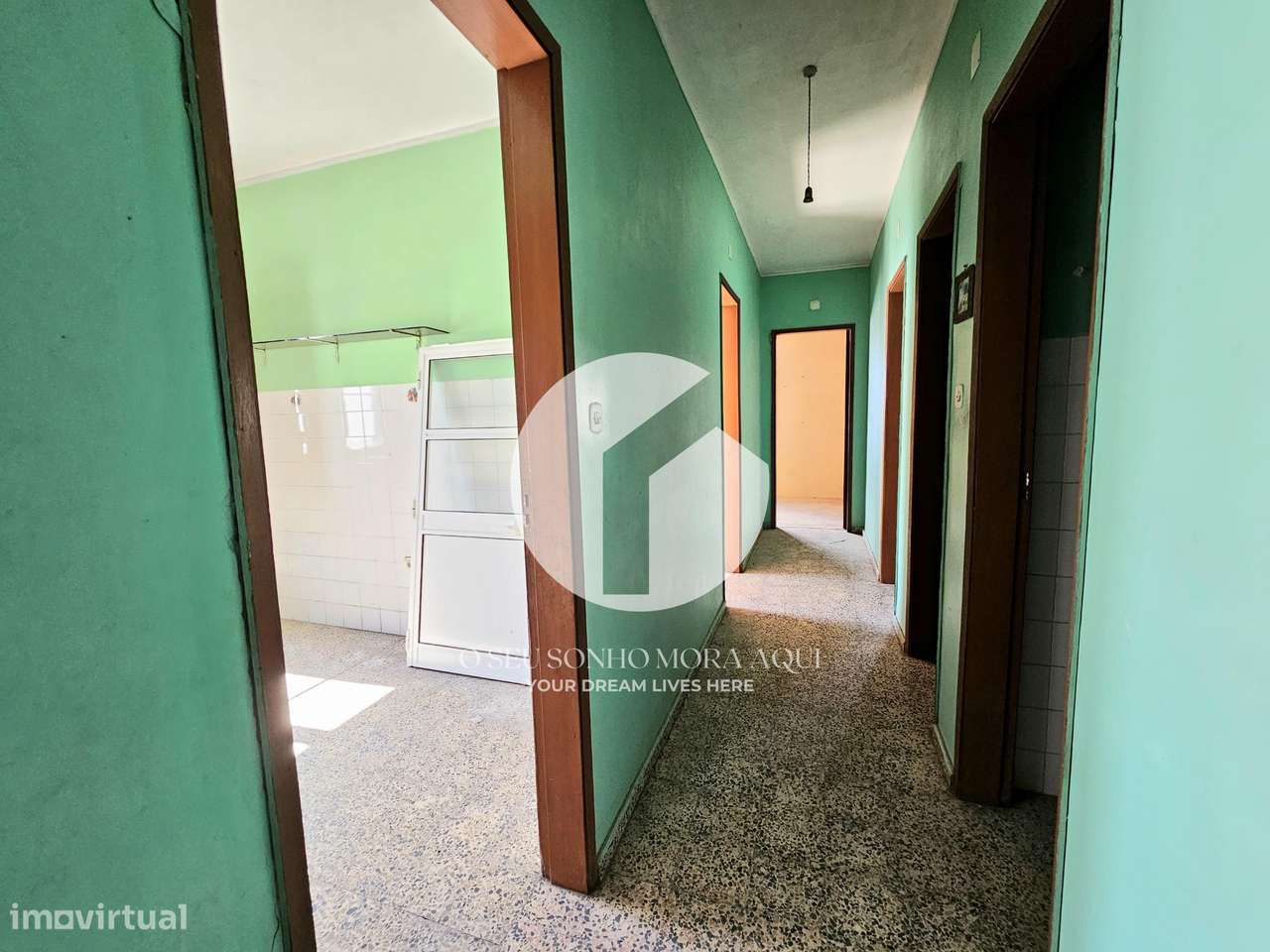 Moradia T5 com pisos independentes em Estoi-31