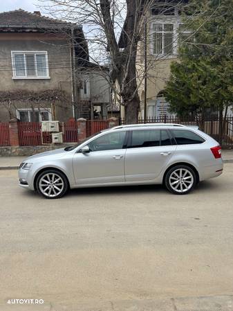 Skoda Octavia 2.0 TDI DSG Style - 2