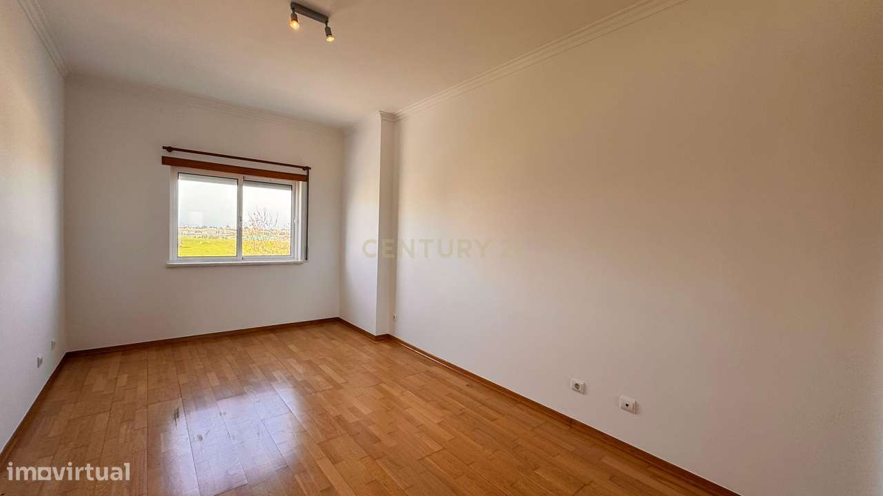 Excelente T4 no Montijo com Garagem e Arrecadação.-28