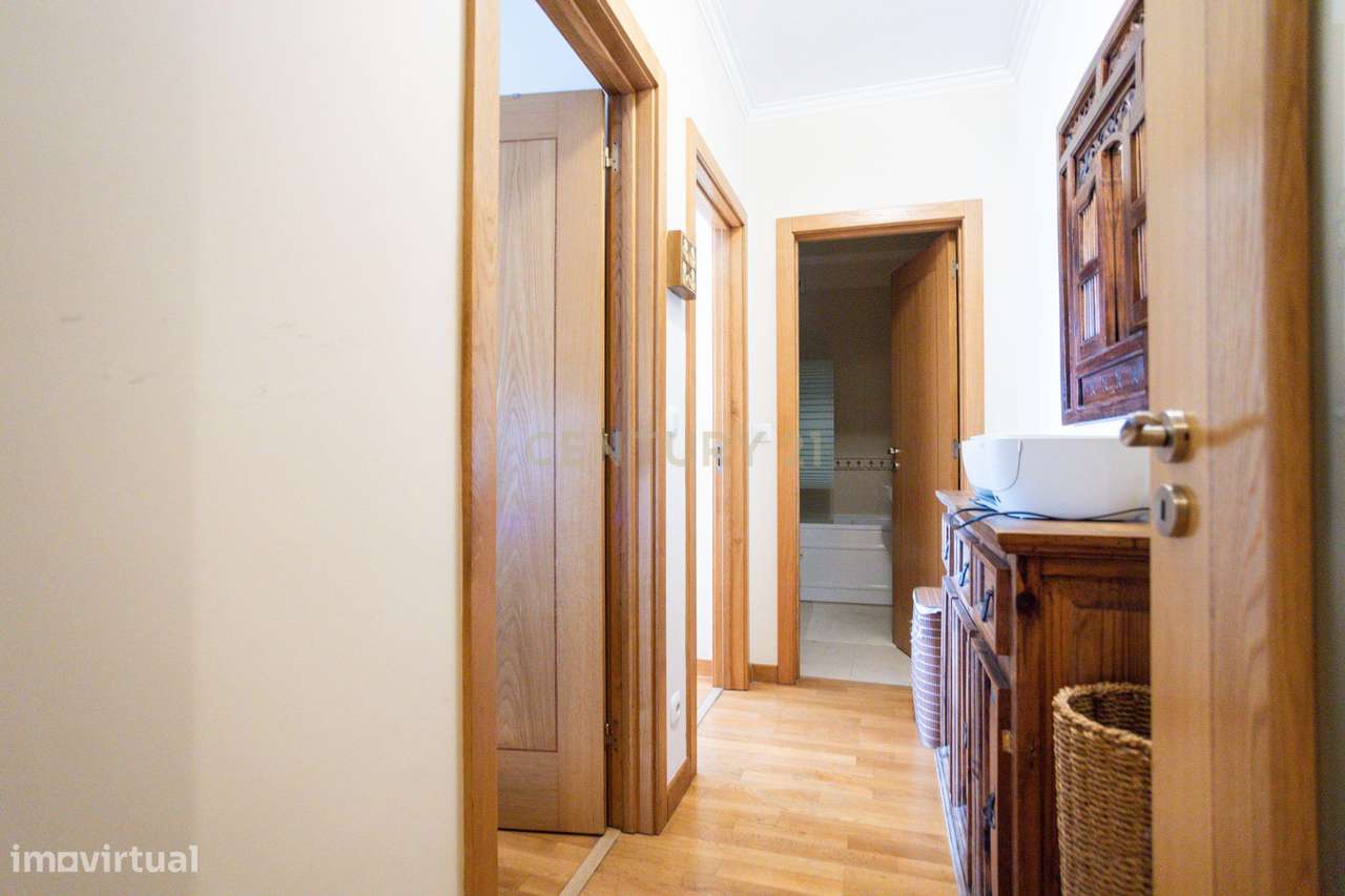 Apartamento T2 na Ribeirada com Garagem e Arrecadação-32