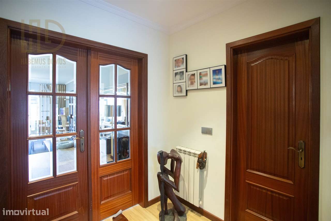 Andar Moradia T3+1 renovado e independente em Canelas - Grande imagem: 4/60