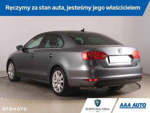 Volkswagen Jetta - 5