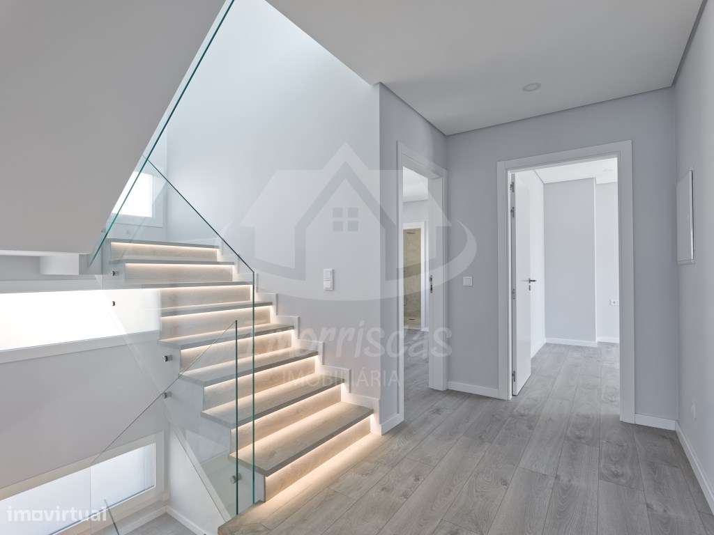 Moradia V4 Nova de Luxo com Rooftop e Vista Rio | Santa Iria de Azóia-49