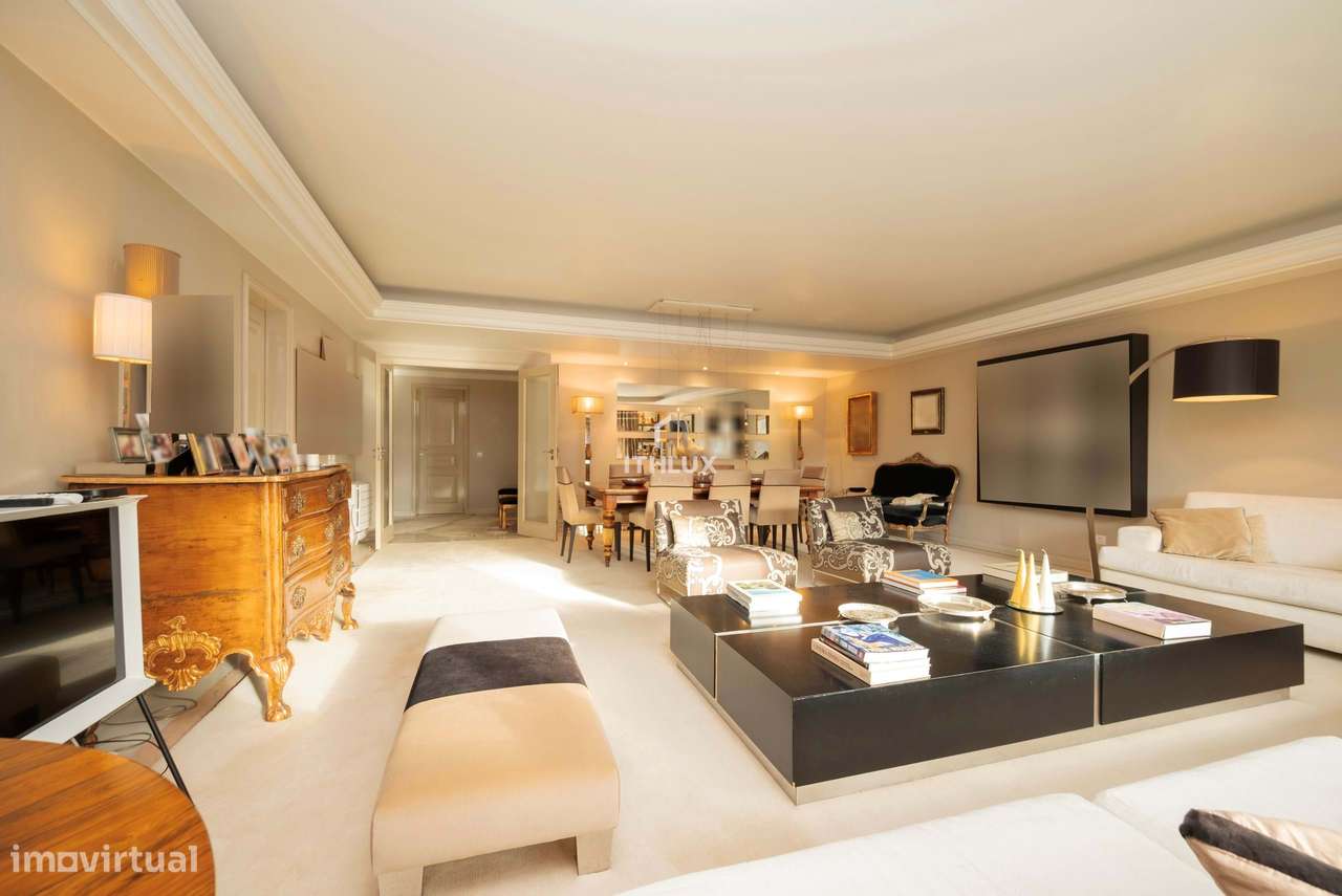 Excecional T4 na Avenida 5 de Outubro - Grande imagem: 5/60