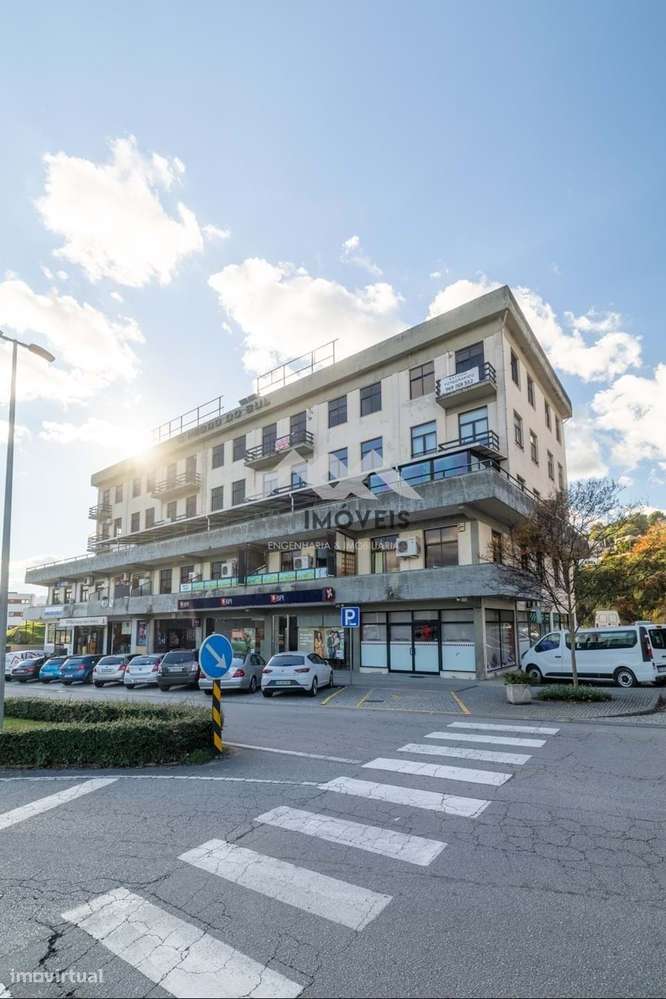 Loja | Centro Comercial S. Pedro do Sul | Luz Natural | Duas frentes S-11