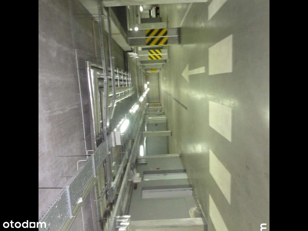 Wygodne miejsce postojowe w hali garażowej przy ul. Heweliusza 5-3