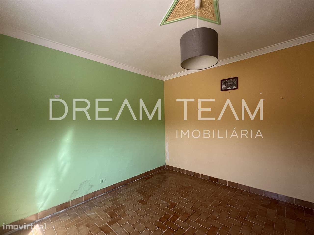 Moradia T4 Bifamiliar na Charneca da Caparica para Remodelação-13