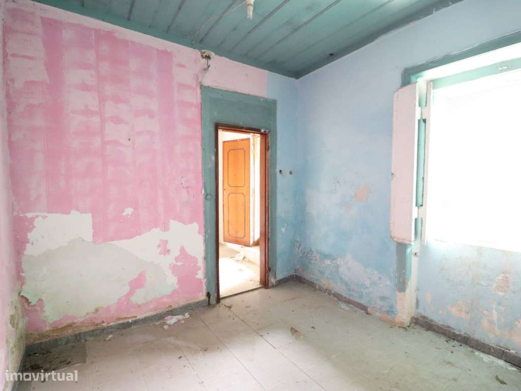 Duas moradias geminadas à venda na rua Miguel Bombarda, Barreiro-13