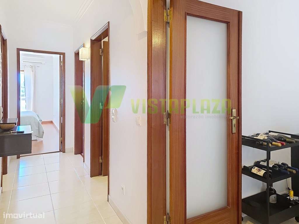Apartamento T2 com duas casas de banho e espaço de garagem-23