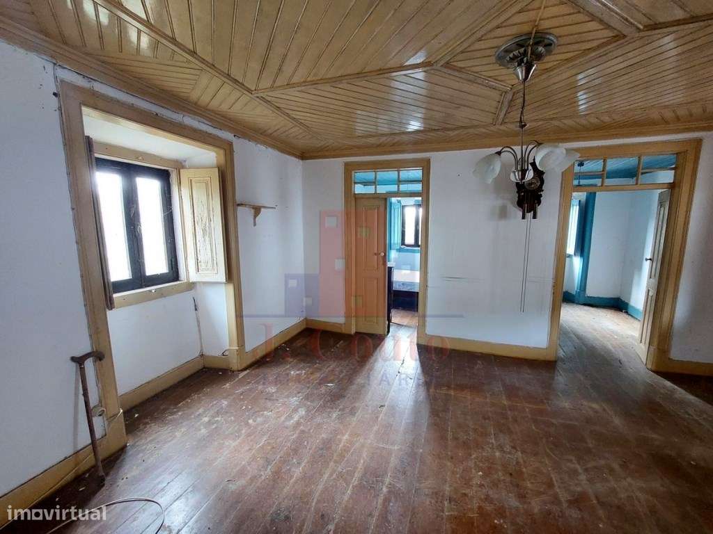 Casa Antiga para Restauro, Salir de Matos-12