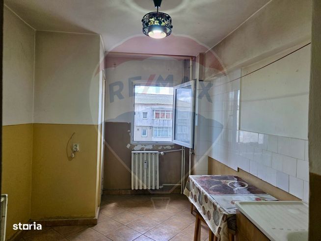 Apartament cu 3 camere decomandat de vânzare, zona Orizont-4