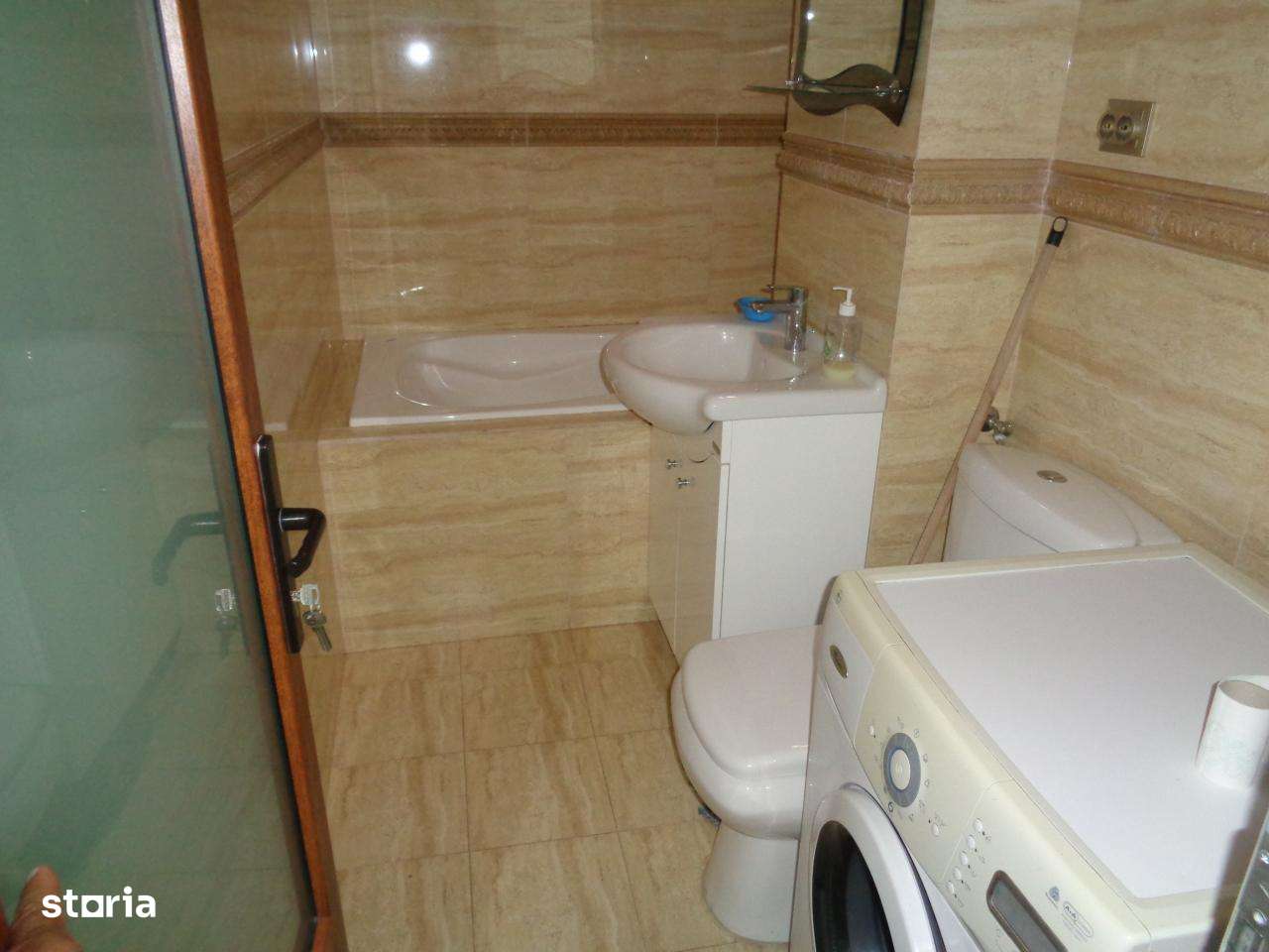 Apartament 3 camere, Centru, etaj 2, finisaje lux, mobilat, centrala - Imagine principală: 5/11