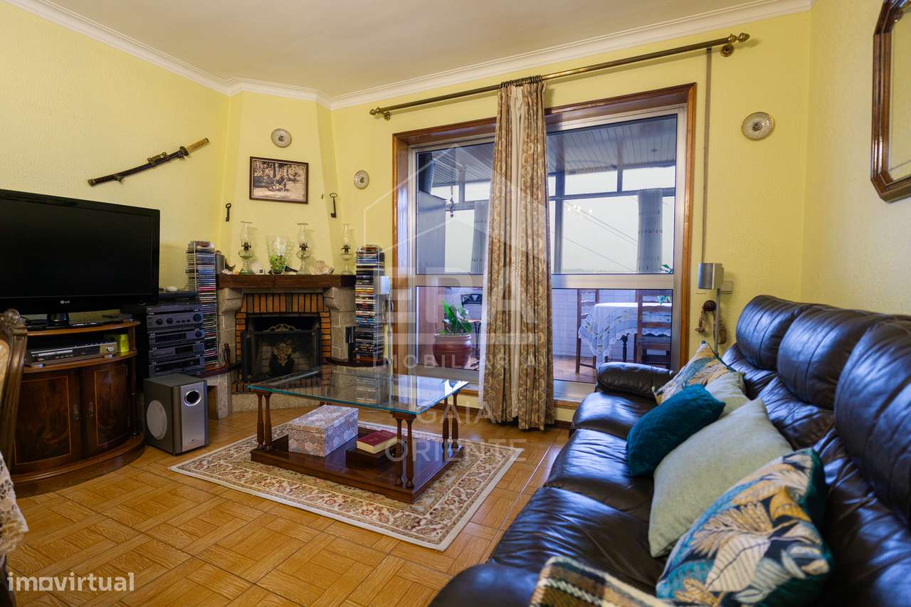 Apartamento T2 com Terraços e Vista Douro-22