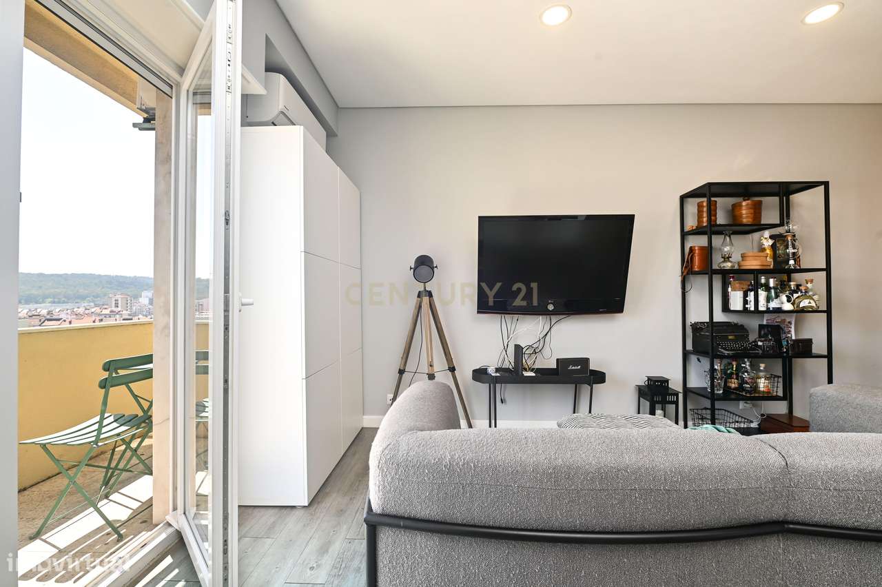 Viver em Benfica: T2 remodelado, com varanda e luminoso. - Grande imagem: 5/31