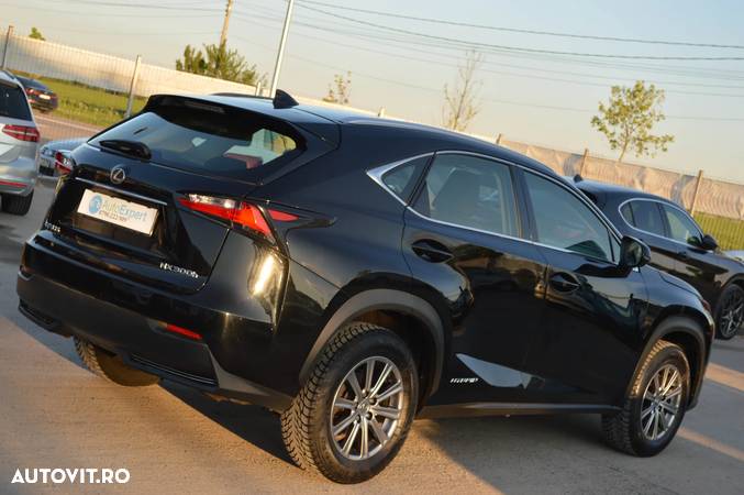 Lexus Seria NX - 15