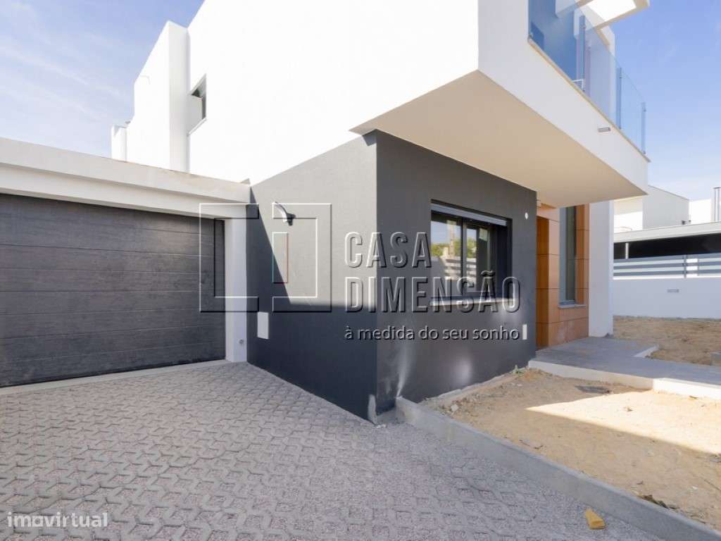 Moradia isolada de tipologia T4 localizada na zona da Charneca da C...-58