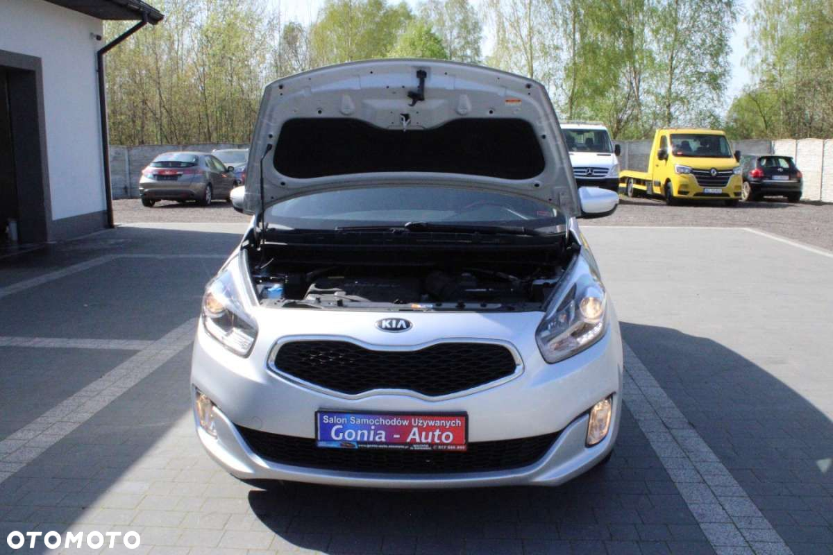 Kia Carens - 32