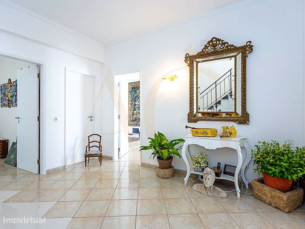 Moradia com Garagem, Piscina, Jardim e amplos Terraços, para venda ...-11