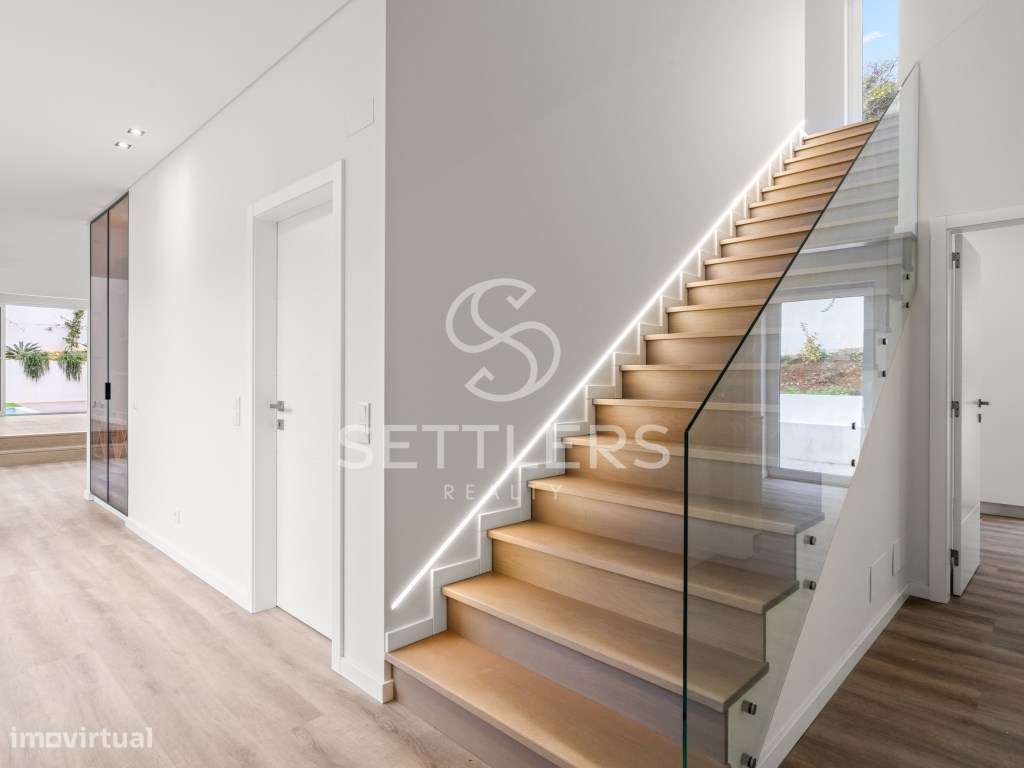 Moradia T4 isolada - Parede-12