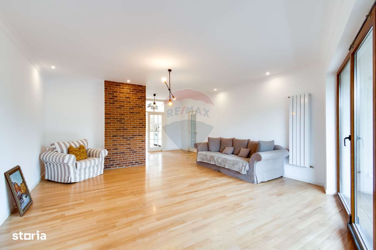 Apartament 4 camere | Sisesti | Curte | - Imagine principală: 2/18