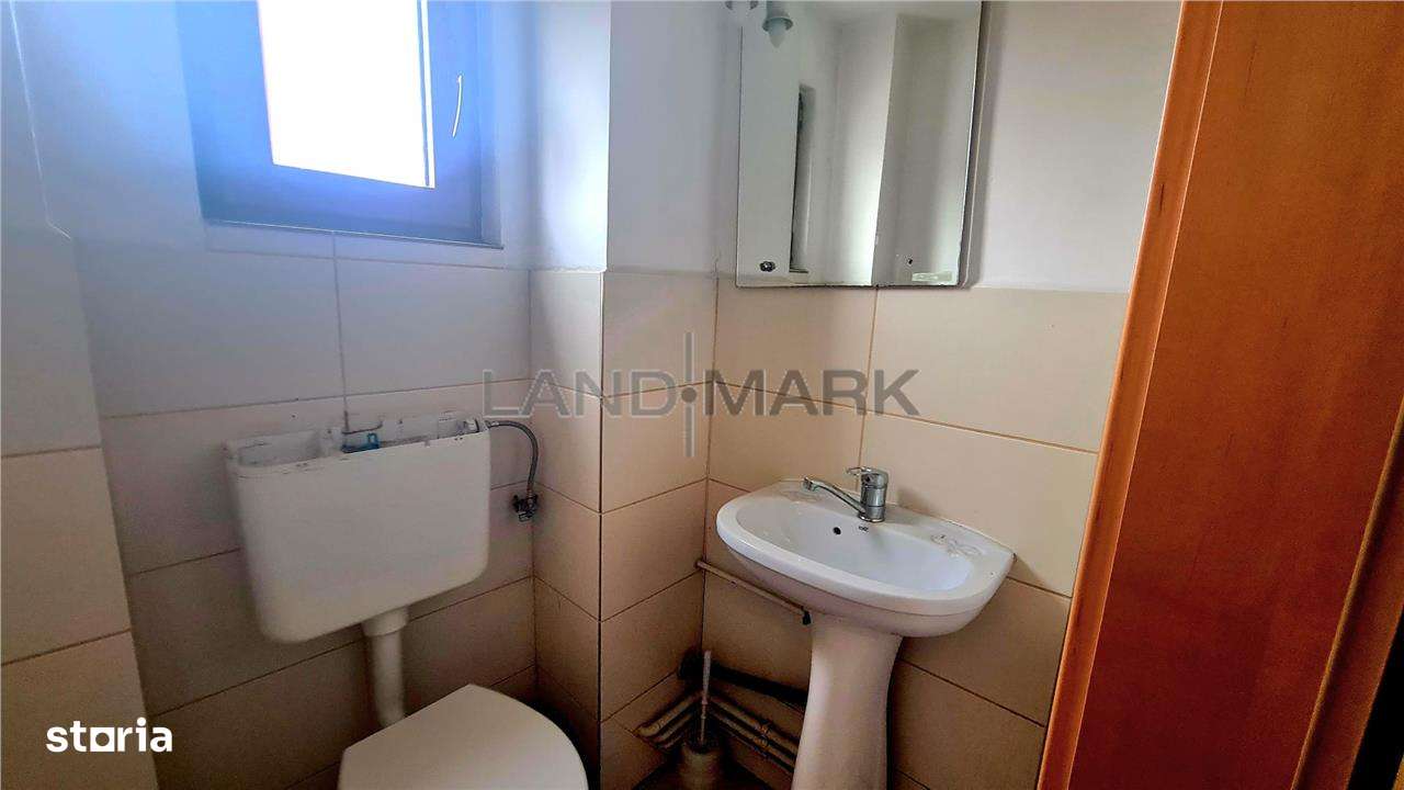 Casa cu 10 camere de vanzare,  zona Semicentrala,-13