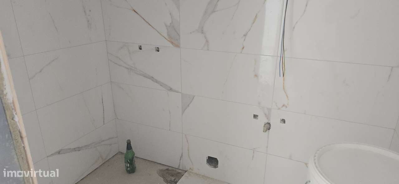 T2 duplex com parqueamento e arrecadação. - Grande imagem: 5/11