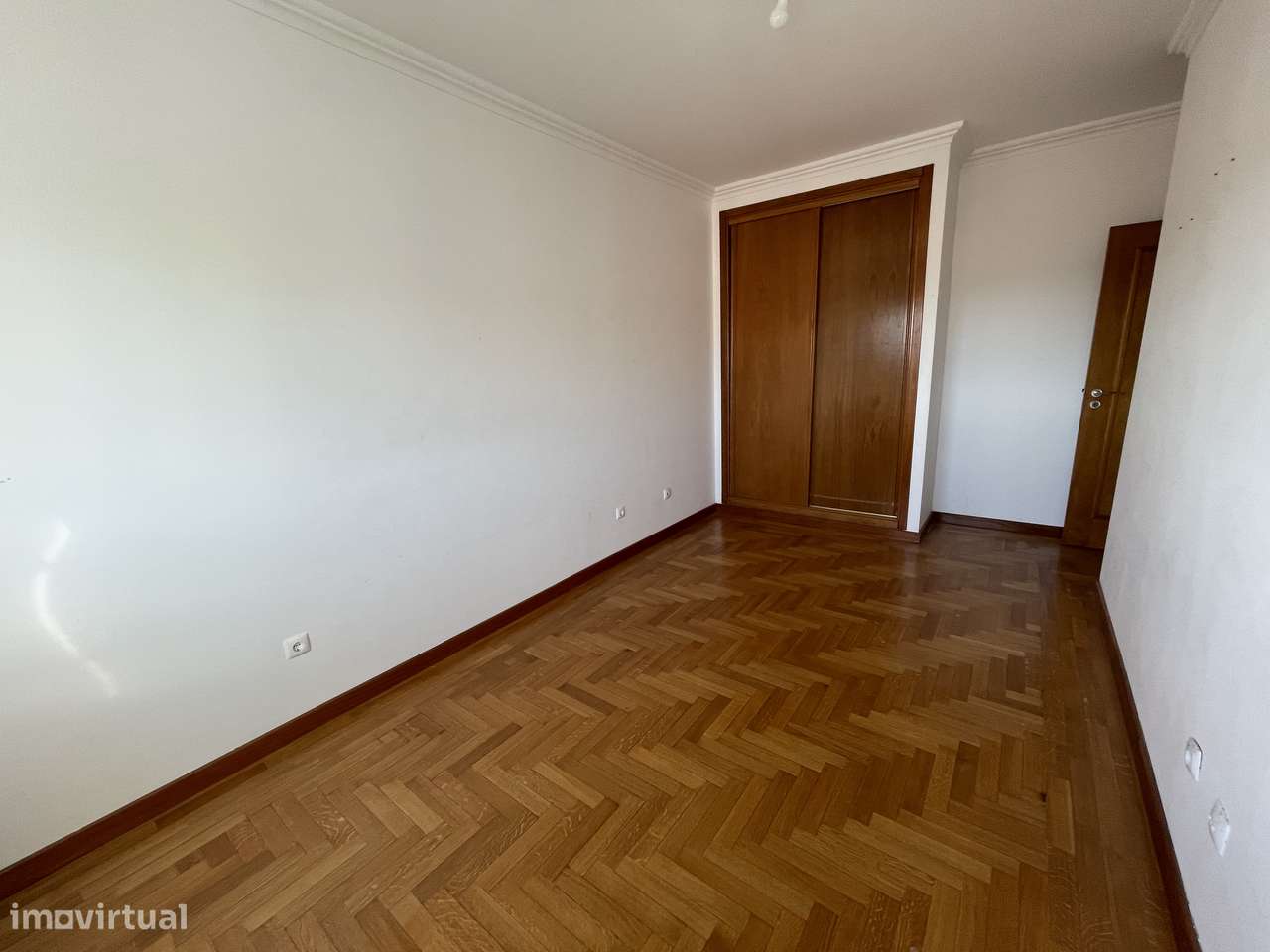 Oportunidade no Entroncamento: T3 de 165 m² com Garagem Boxe 237.000 €-9