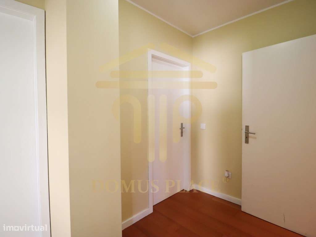 Apartamento T3 no Castelo da Maia com Terraço, 3 Frentes e Lugar de...-39
