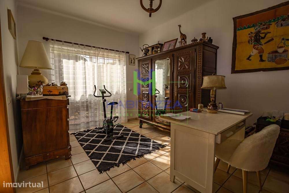Fantástica Moradia Térrea T3+1, com piscina, grande jardim, e garagem,-42
