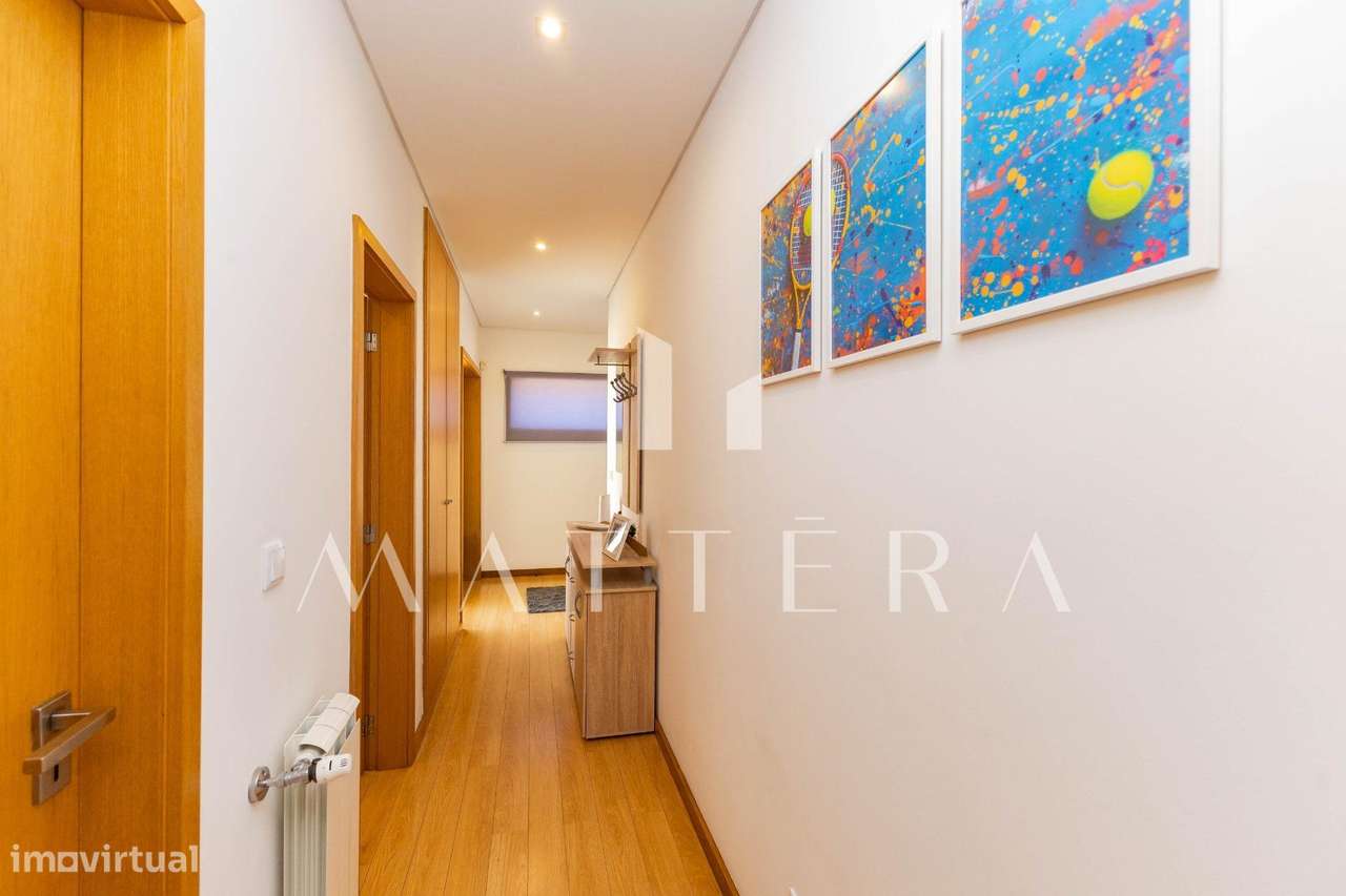 Moradia térrea T2+1 com jardim e garagem | Grijó-11