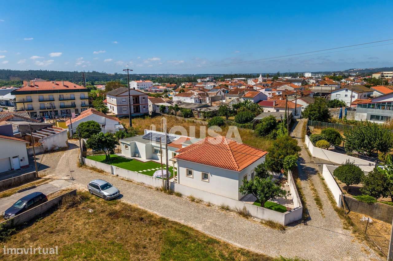 Moradia T4 térrea totalmente renovada na Gândara dos Olivais-44