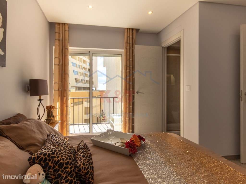 T2 remodelado na 1ª linha da Praia da Rocha-21