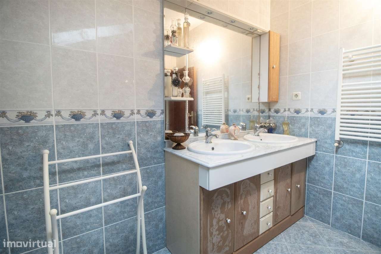 Moradia Geminada T5, Forjães-11