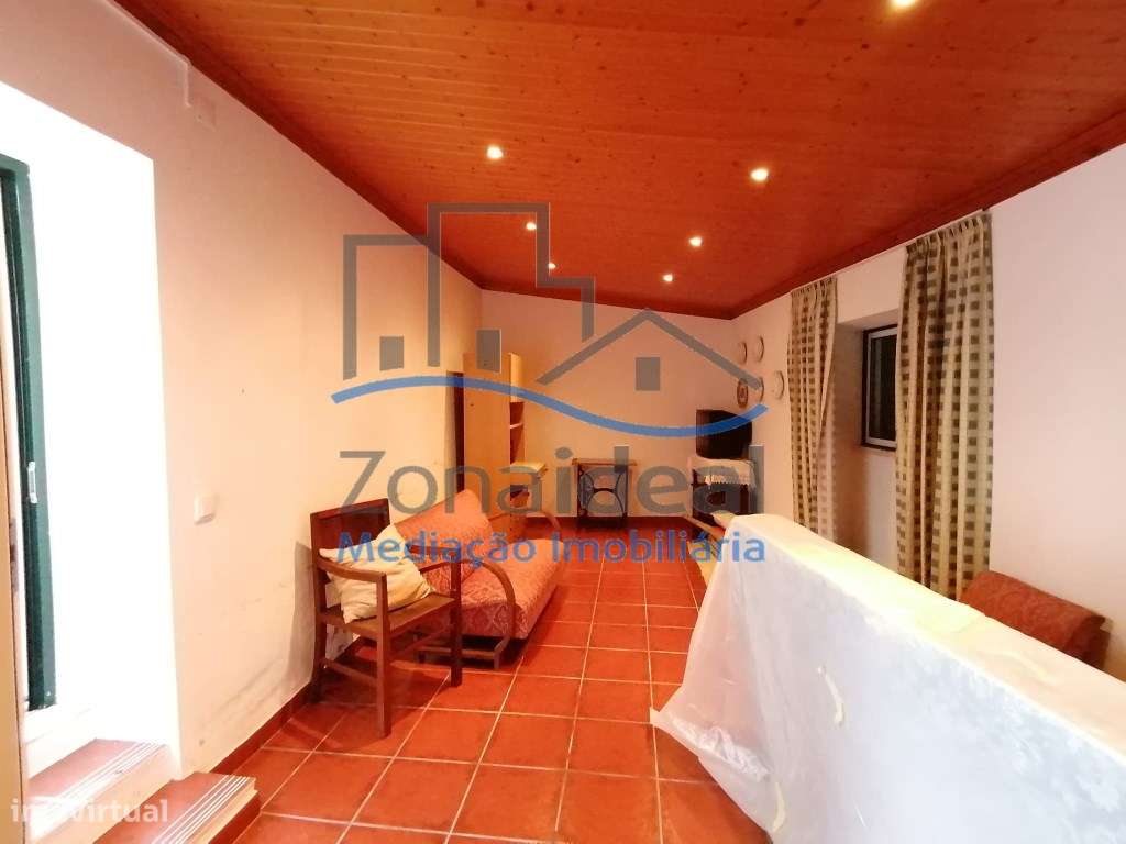 Moradia com dois pisos, nove divisões, anexos, garagem e logradouro...-20