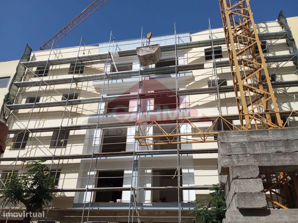 T3 com excelentes acabamentos com parqueamento.(oferta da escritura). - Grande imagem: 2/60