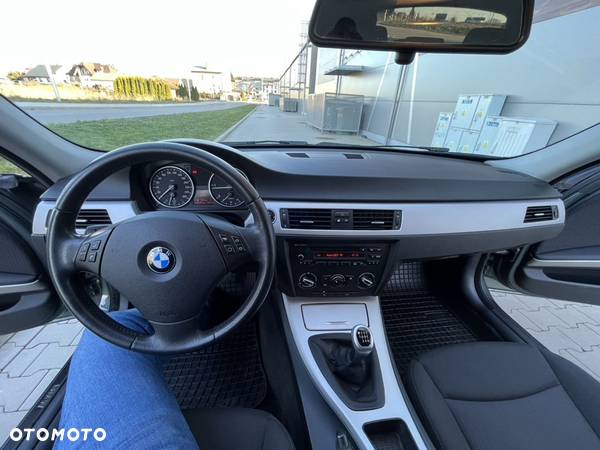 BMW Seria 3 318d - 24