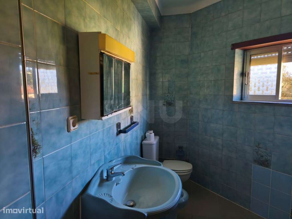 Moradia, em aldeia tranquila, em excelente estado de conservação, p...-16